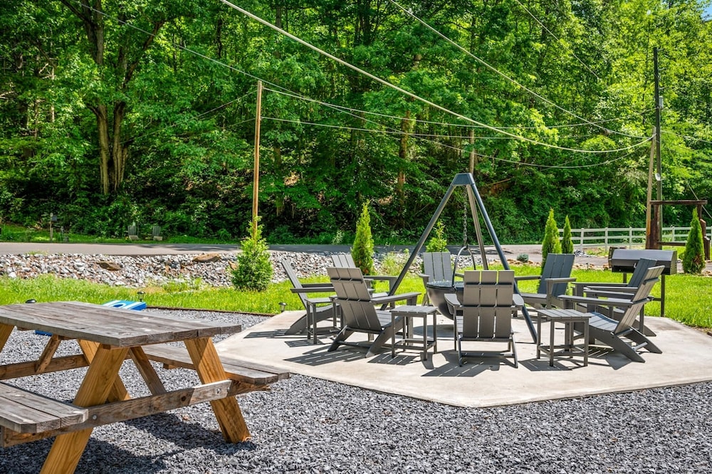 Pet-friendly Cabin 1 Gburg Fire Pit Games