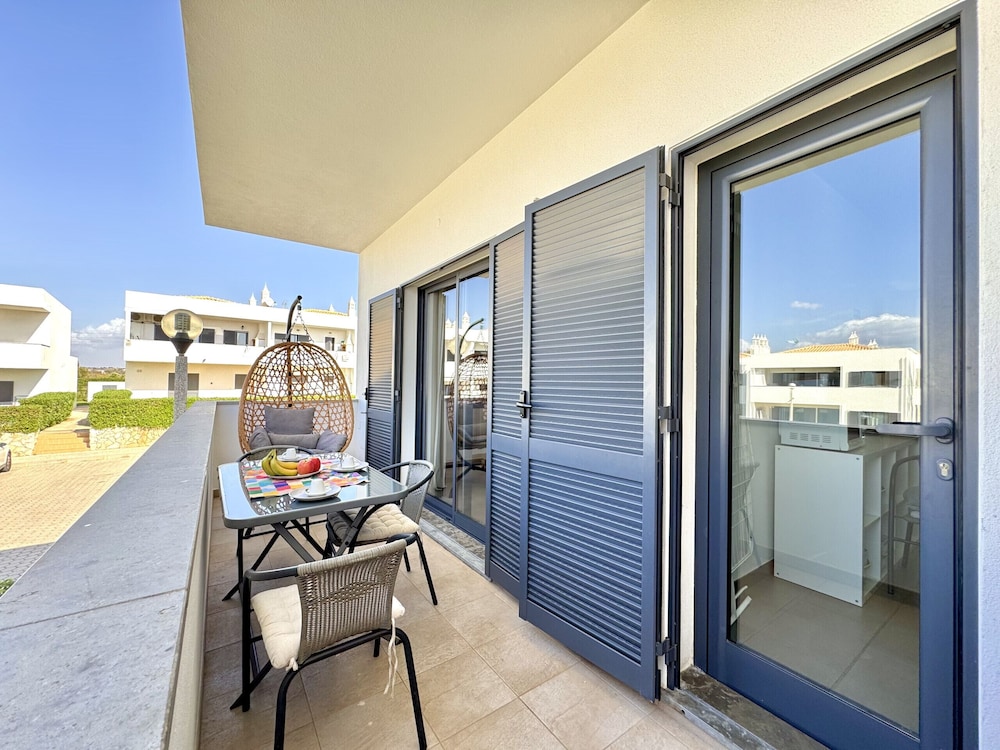 P RA SEA View With Pool by Homing