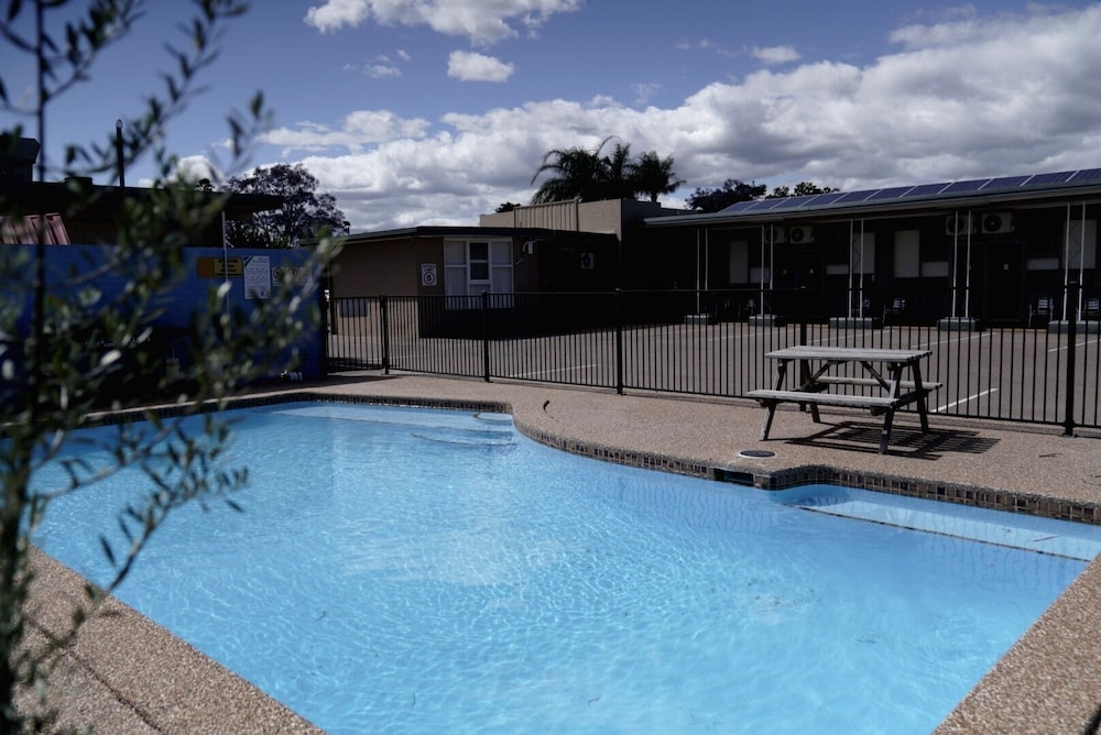 Country Motor Inn Singleton