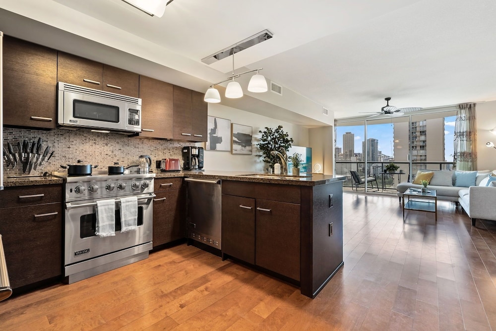 Allure Waikiki 2 Bedroom Condo by RedAwning view 5
