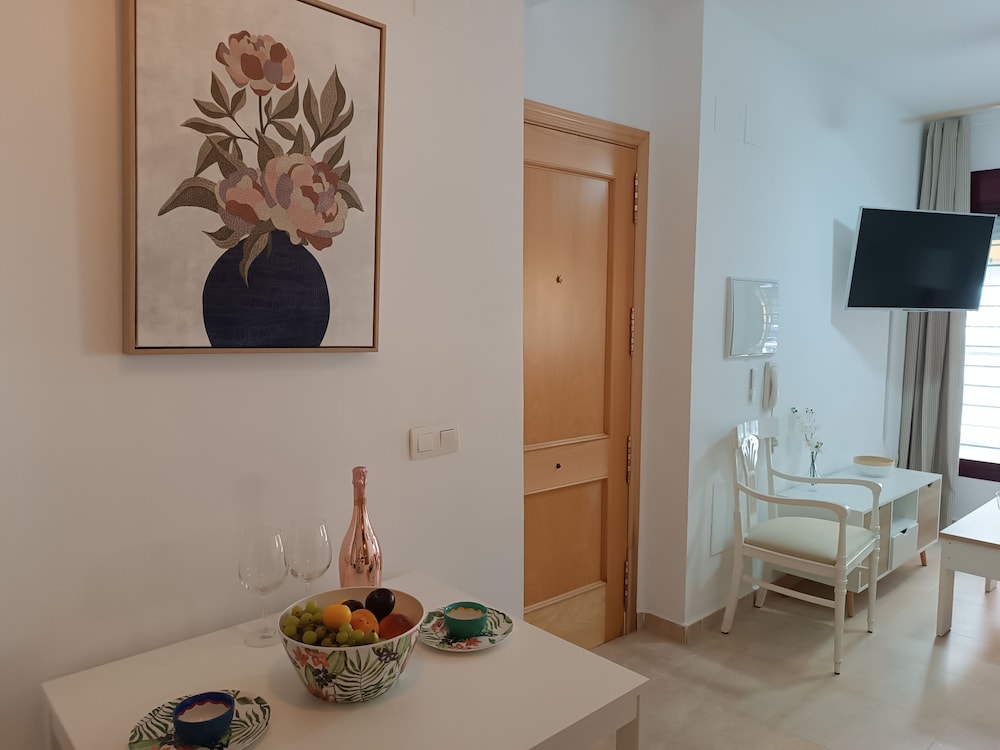 Amazing & Renovated 2-bedroom Flat in Fuengirola