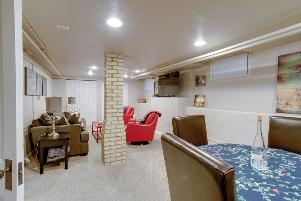 Yard & Grill: Centrally Located Denver Retreat!
