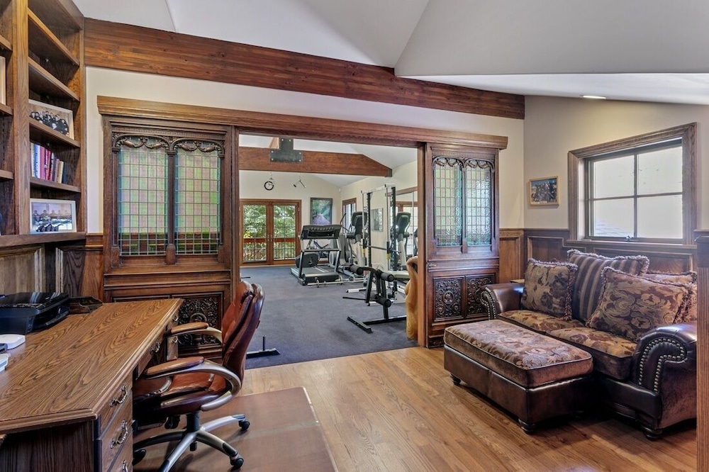 3135 Thistle - 7 Bedroom Private Home 7 Home