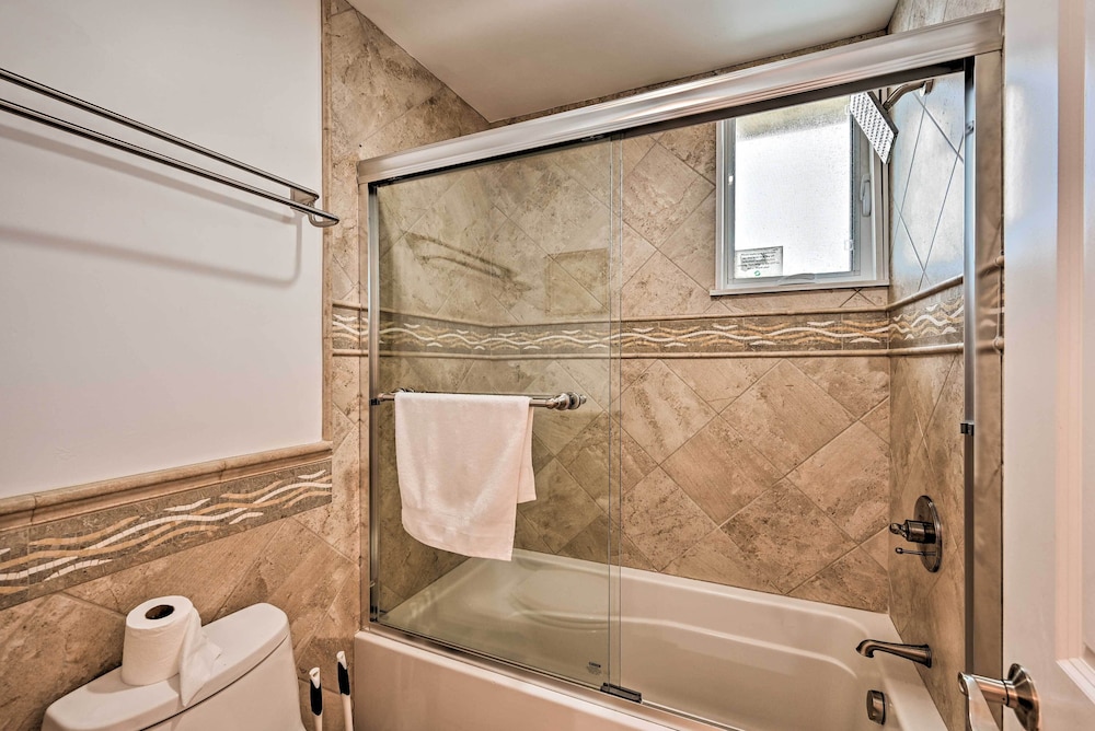 Beachfront Oceanside Condo w/ Amenity Access!