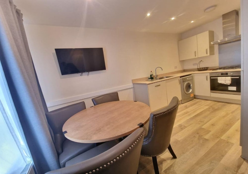 3bedroom Near Nec & Airport W/parking and Garden