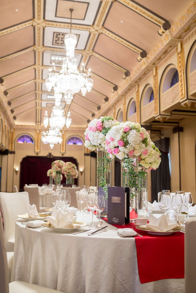 Fairmont Peace Hotel on the Bund 100