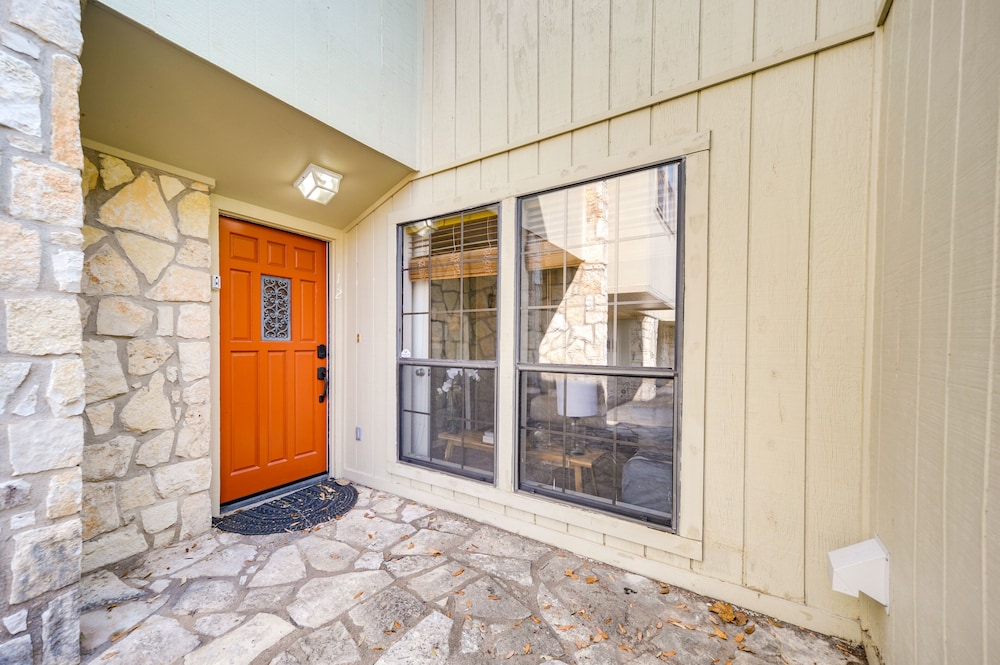 Centrally Located Horseshoe Bay Vacation Rental! - Property Image 5