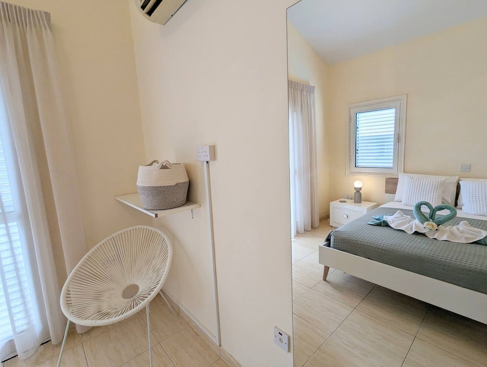 Blue Estia Villa - Pool Wifi Summer Breeze