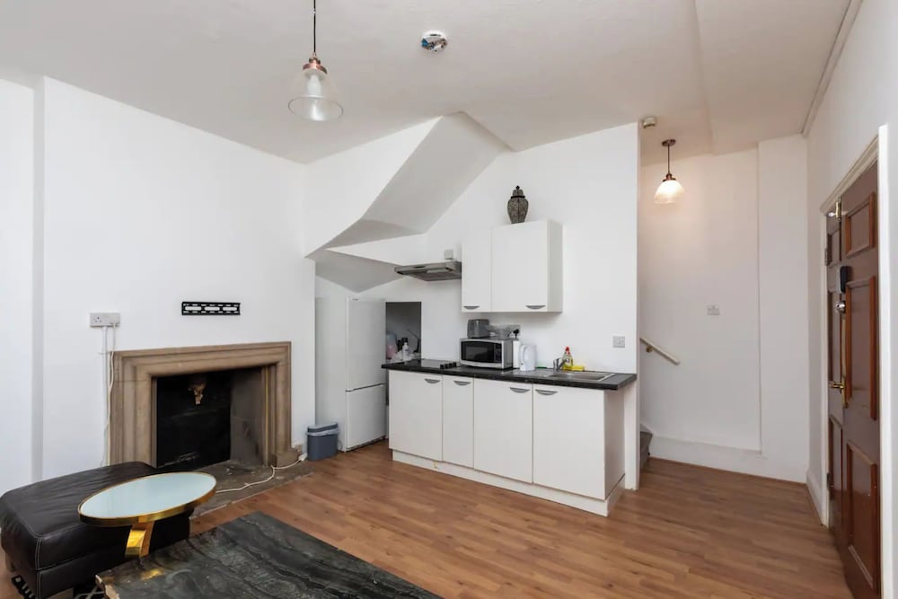Spacious 1BD Flat 2 Mins to Hyde Park - Mayfair!