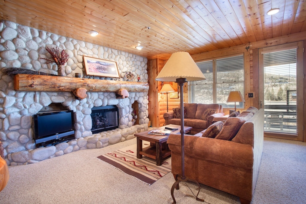 Comstock Lodge at Deer Valley Resort - Two Bedroom Condo with Hot Tub #101 2 Condo