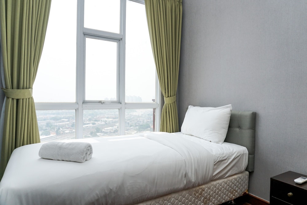 Fabulous 2BR Lucky Tower Apartment view 4