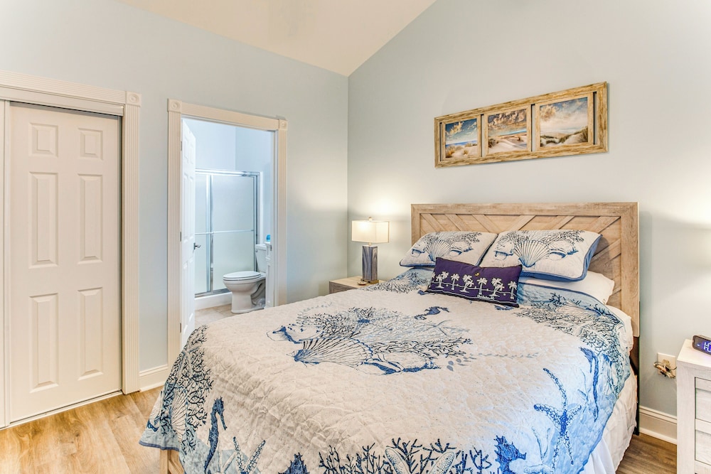 3 Mi to Myrtle Beach: Condo w/ Pool Access