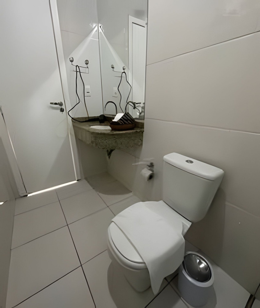 Casa com piscina 5 suites 1 quarto e AC