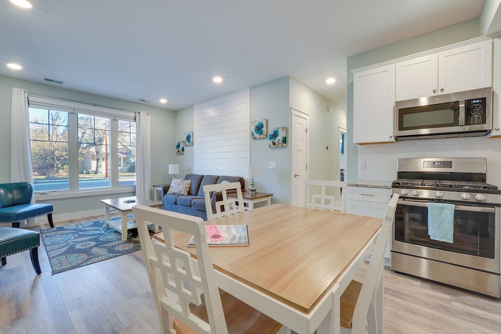 Walk to Beach: Traverse City Condo on Front Street