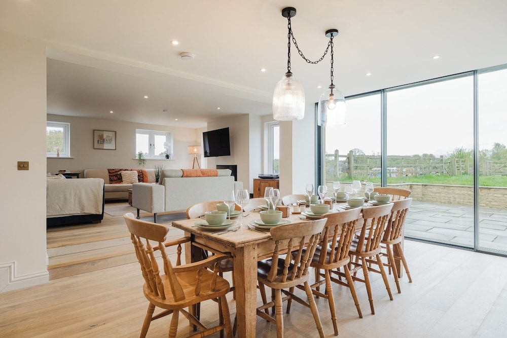 Mulberry Cottage 5BD in Wiltshire