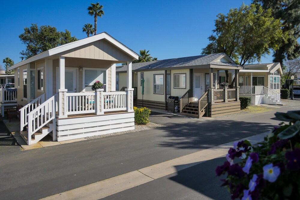 The Cottages at Golden Village Palms RV Resort view 5