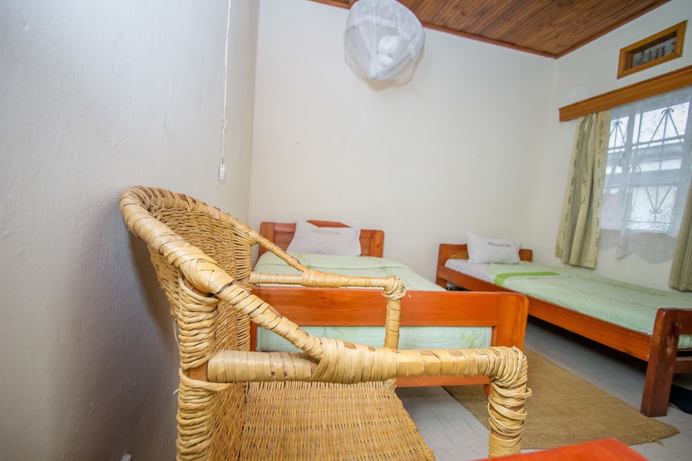 Sabinyo Guest House