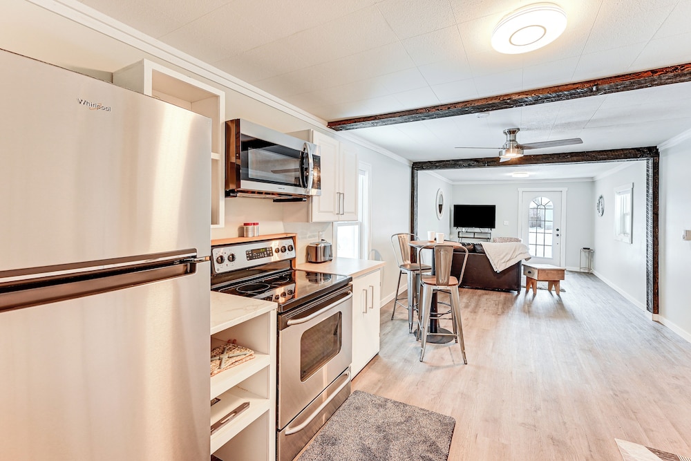1 Mi to Main Street Polson: Updated Home w/ Deck!