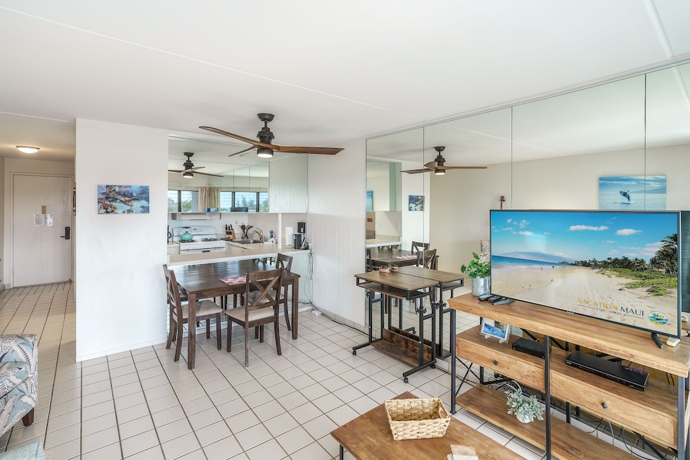 Budget Friendly - Kihei Akahi C-608, Ocean Views, Short Walk to Kamaole Beach II