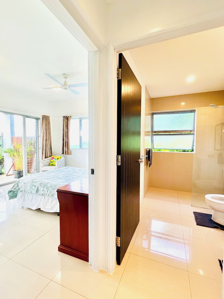 Nikao Hillside Suite