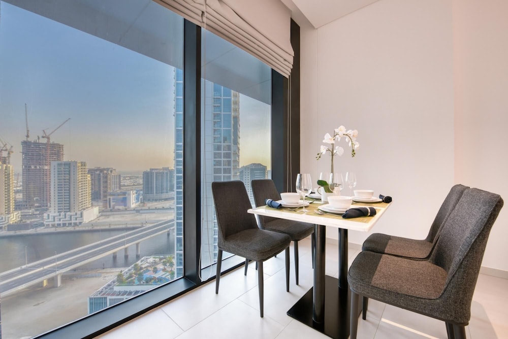 Stylish Studio w Dubai Canal Vw in Business Bay