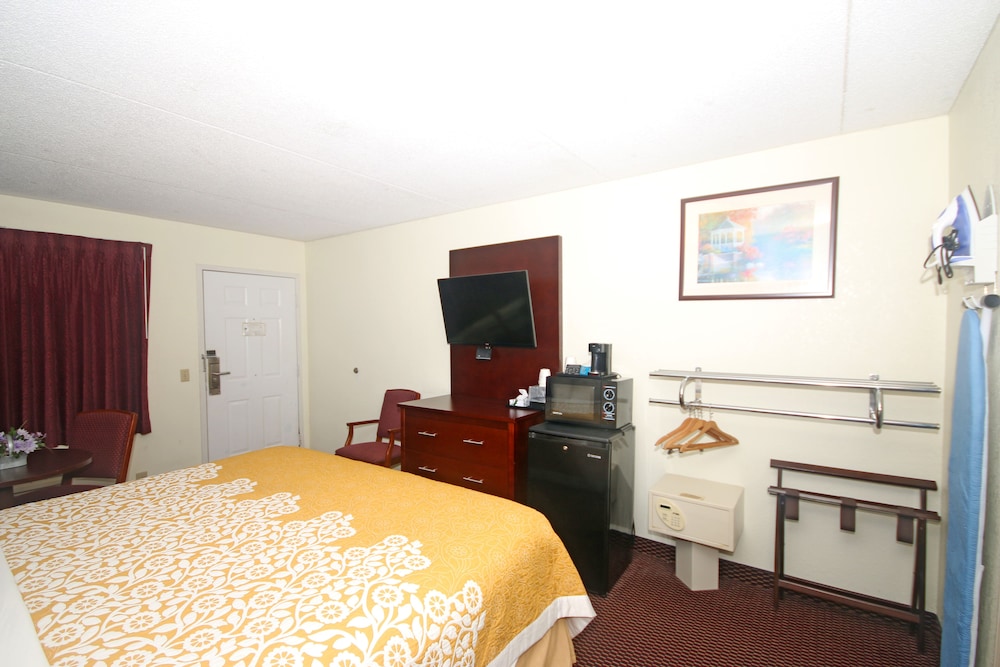 Hamilton Inn Jonesville NC view 5
