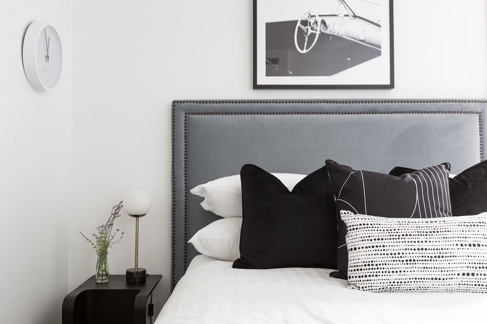 Designer Studio in Grand Manor 20 min From Sydney