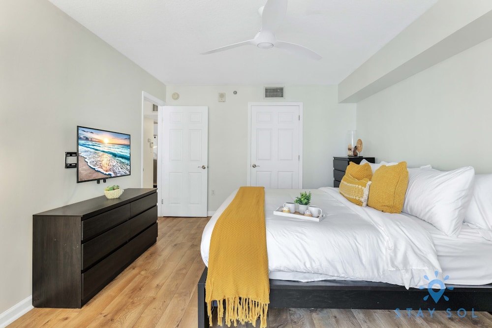 Modern 1-br Condo in Upscale Brickell Locale
