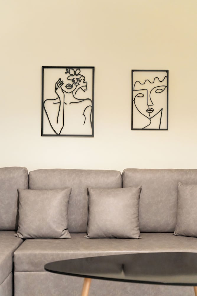 Elysee Apartments 9 B