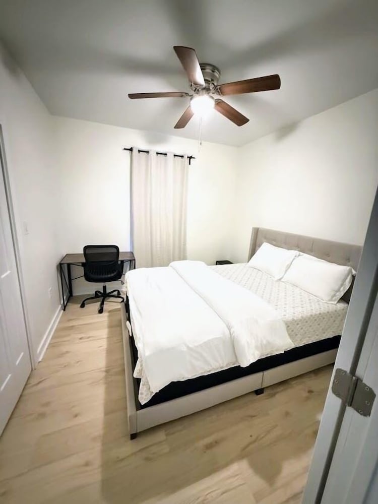 Newly Renovated 2 Bedroom - A Seasoned Superhost