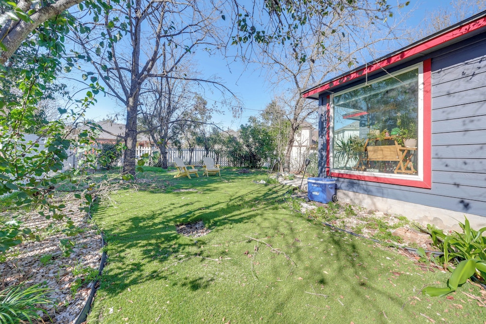 Dog-friendly Retreat w/ Yard, 22 Mi to Dtwn Austin