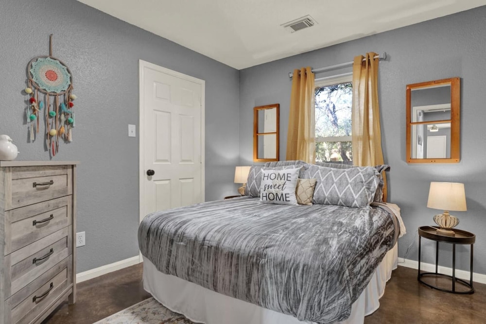 Le Chic on Creek - Central Location view 4