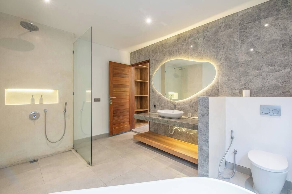 Chic 3BR Villa Modern Comfort in Central Seminya