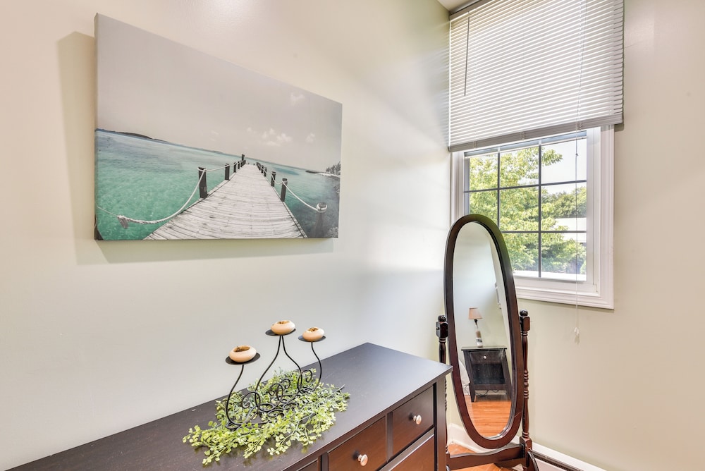 Cozy Sawyer Apartment - 2 Mi to Warren Dunes Park! view 5
