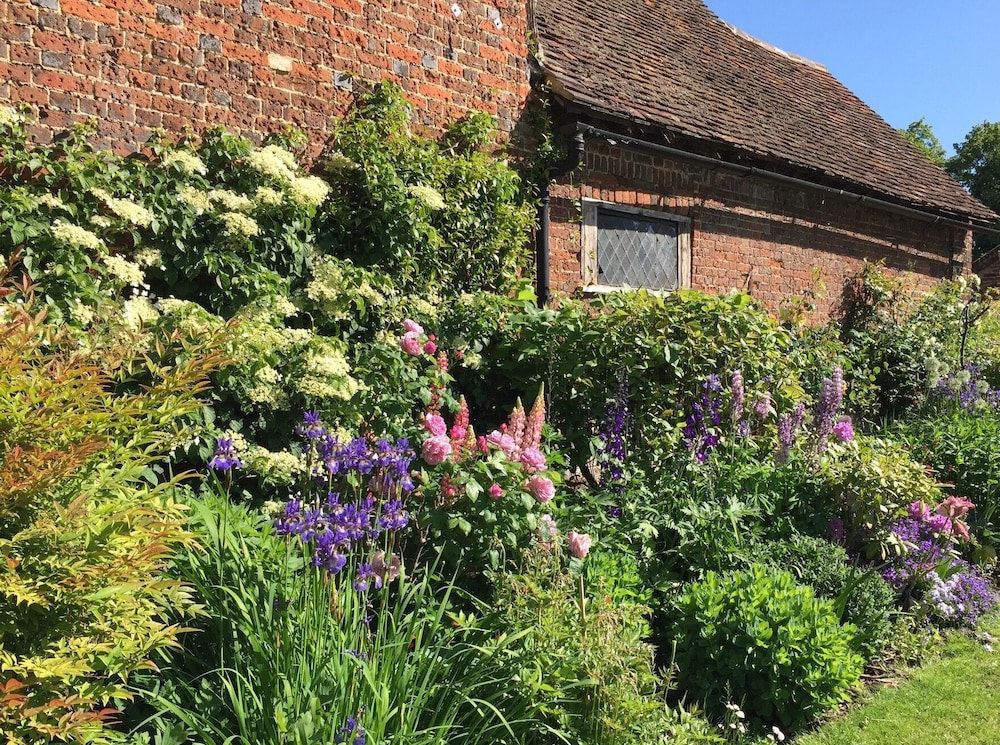 Harlington Manor