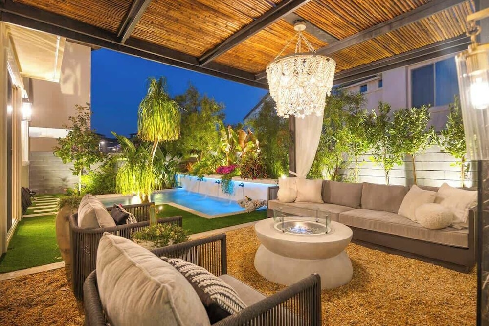 @marbella Lane - Stylish Dream Home in RMV w/ Pool