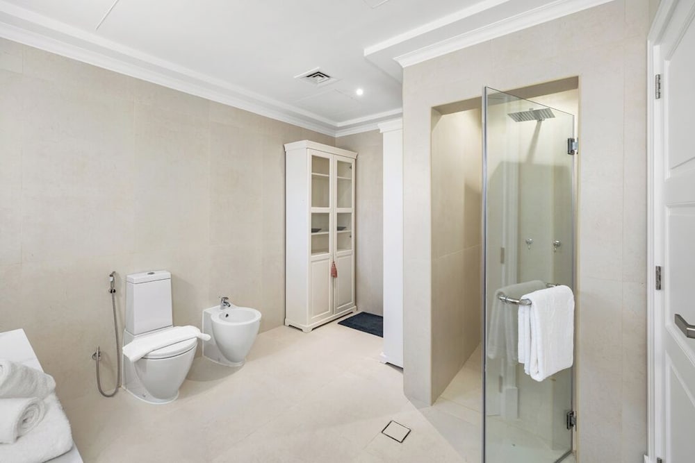 5BR M Private Villa Direct Beach Access