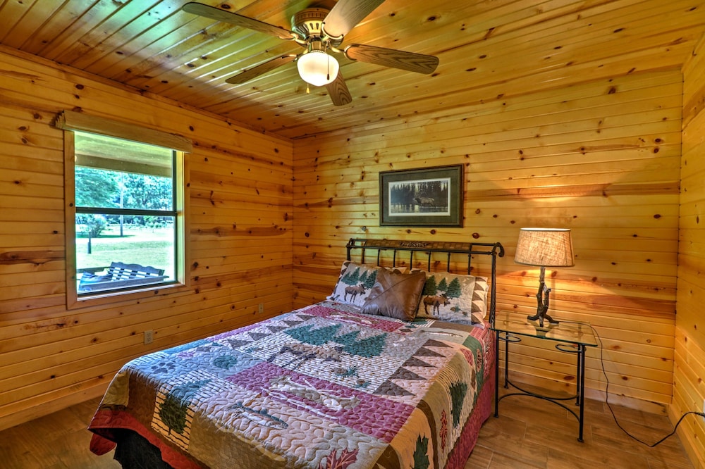 Dream Valley Mountain View Cabin w/ Covered Porch! view 5
