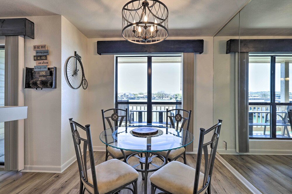 Waterfront Condo With Balcony Dock Access - Property Image 26