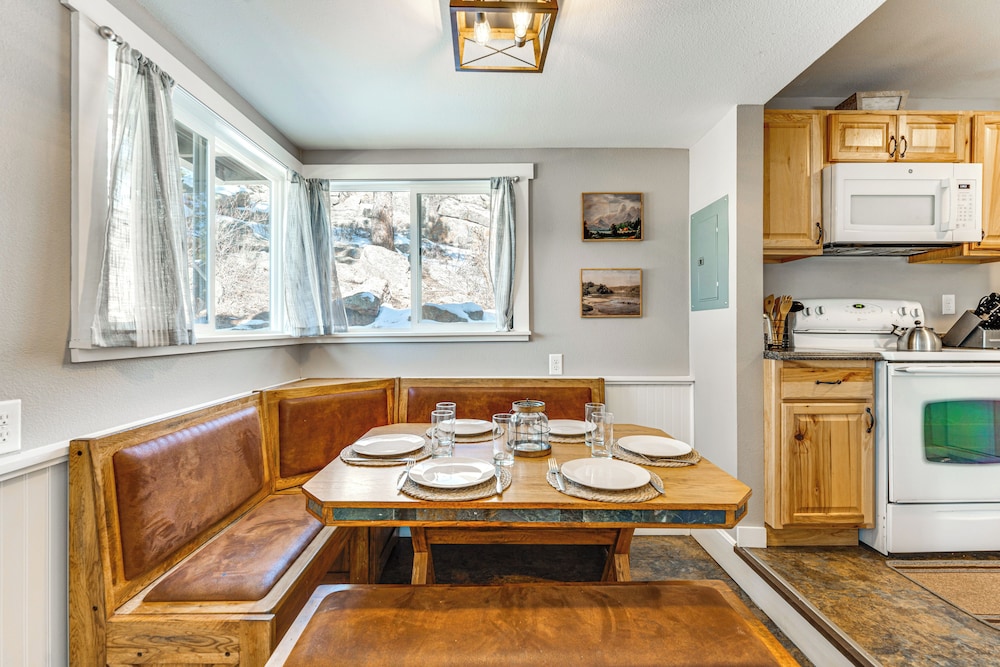 Steps to Estes Lake: Mtn-view Hideaway w/ Hot Tub!