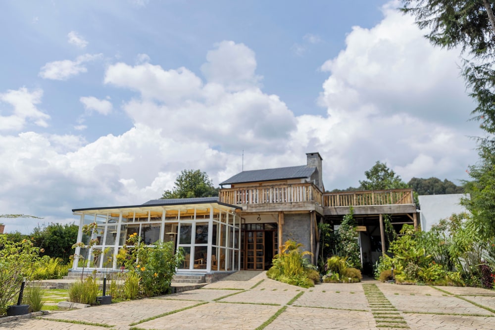 Footprints kinigi lodge