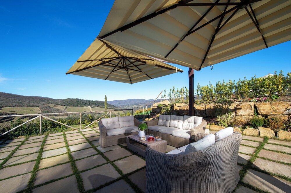 Villa Chianti With Infinity Pool And Vineyard View