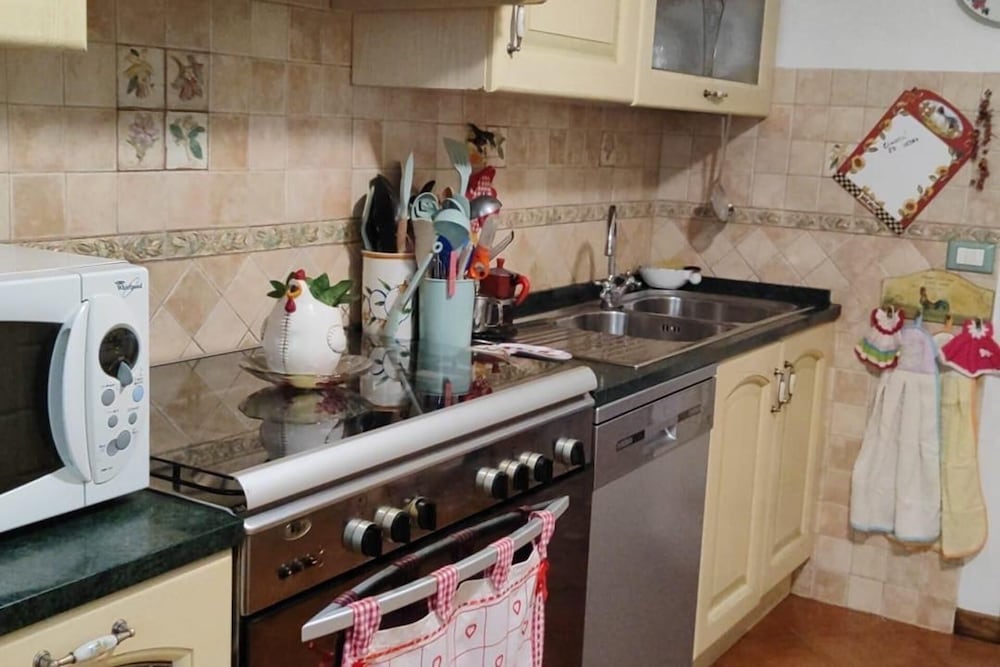 Apartment - Sleeps 2, Balcony & Parking