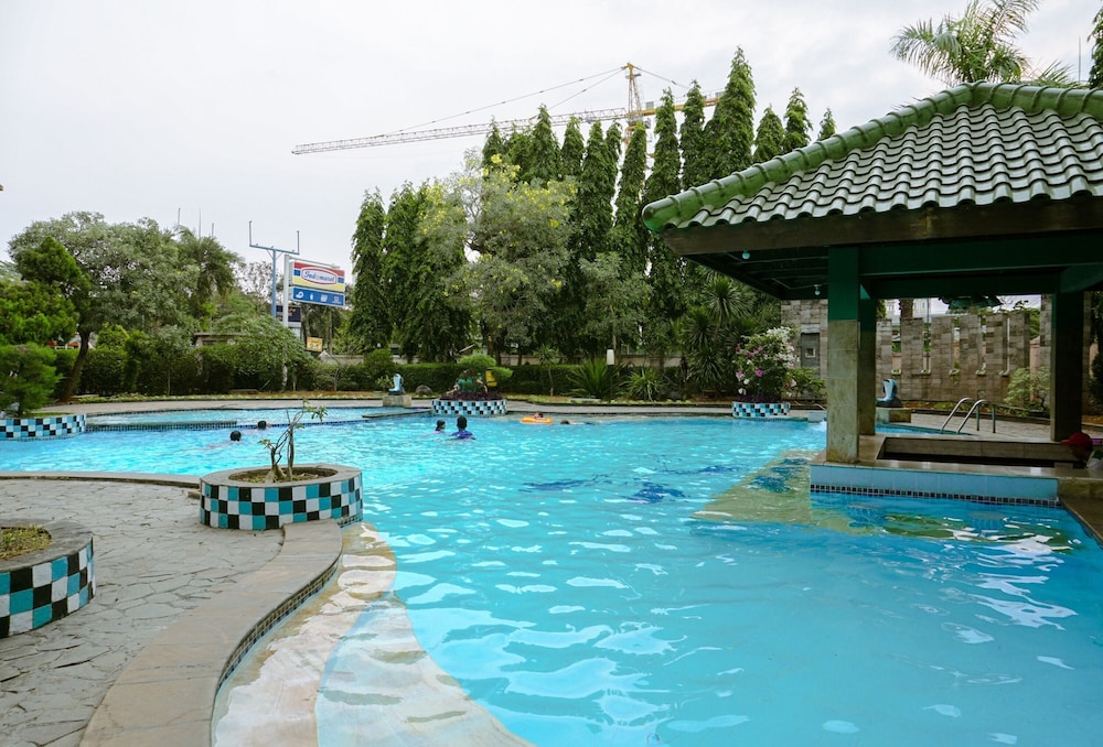 Homey And Simply Look 1Br Puri Garden Apartment