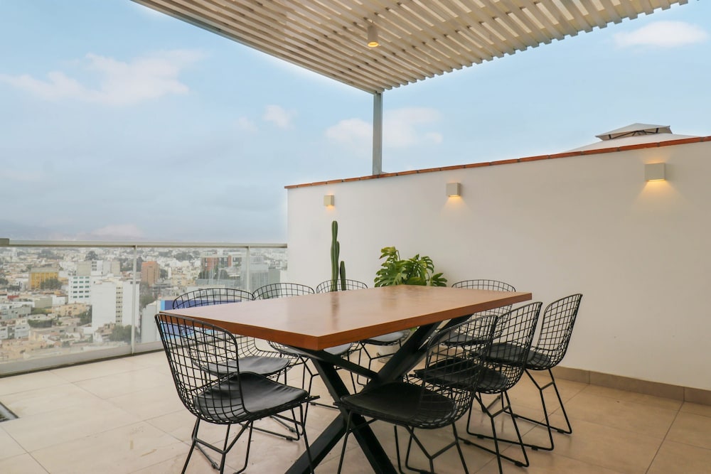 Elegant 3BR Duplex With Balcony in Miraflores
