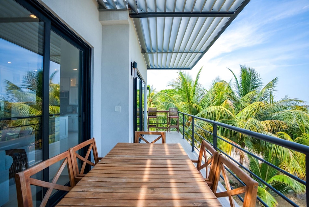 Oceanfront Sunset Gecko Condo - Ground Floor 1A