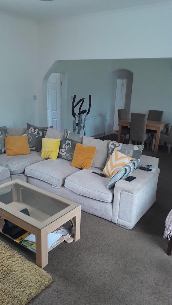 Charming Manchester House - Sleeps 6
