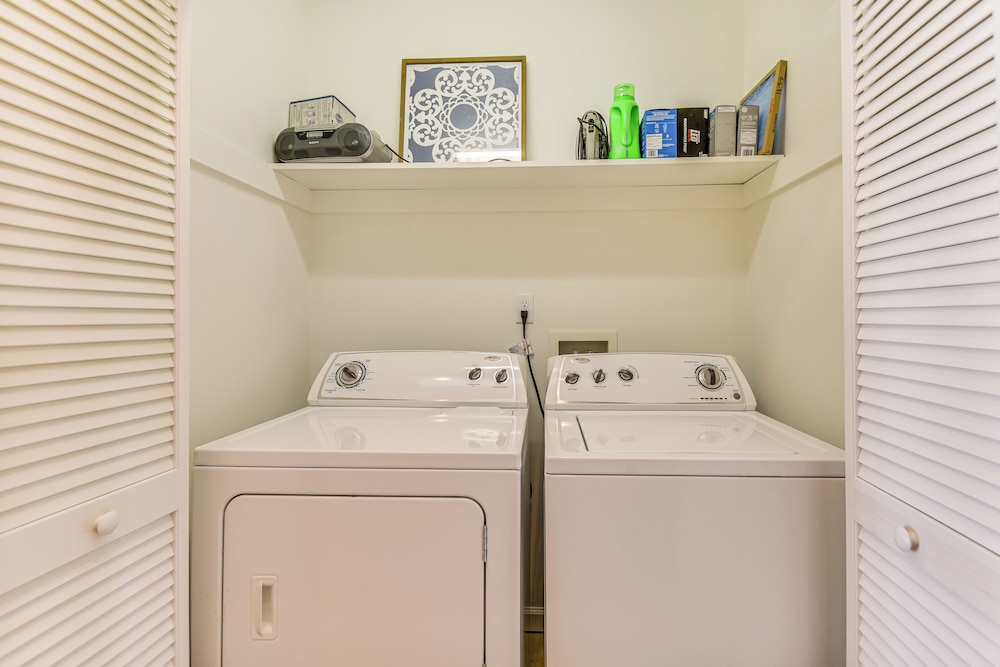 Walk to Beach: Home w/ Pool Access in White Stone