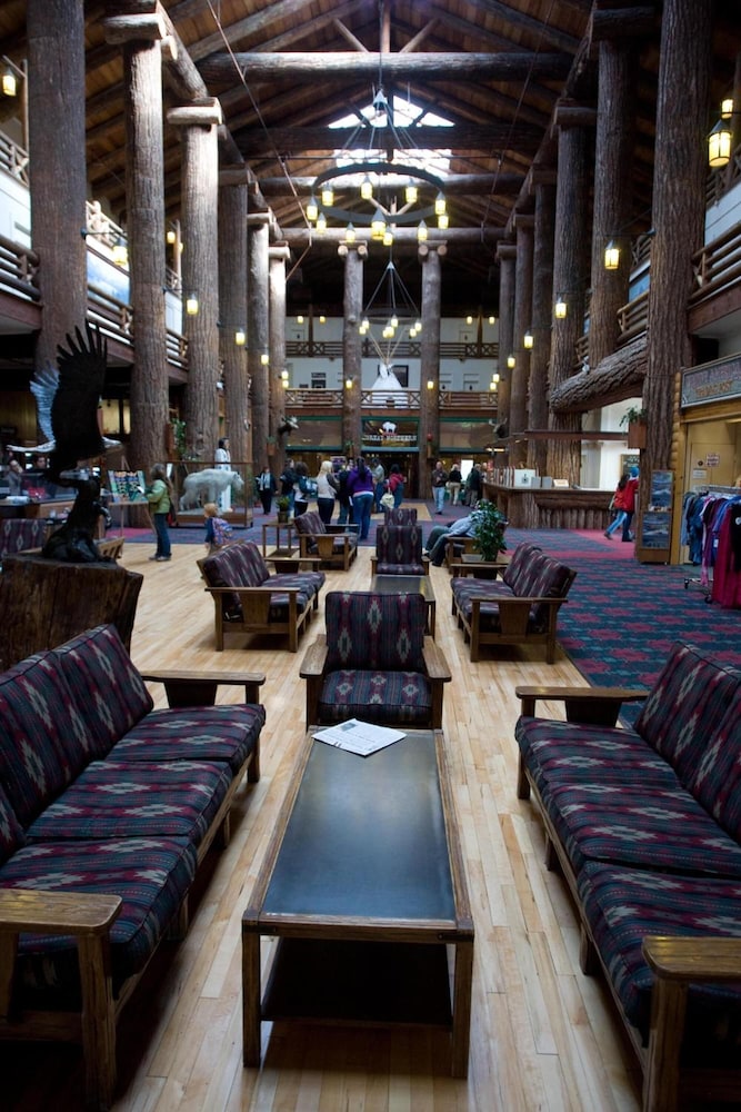 Glacier Park Lodge