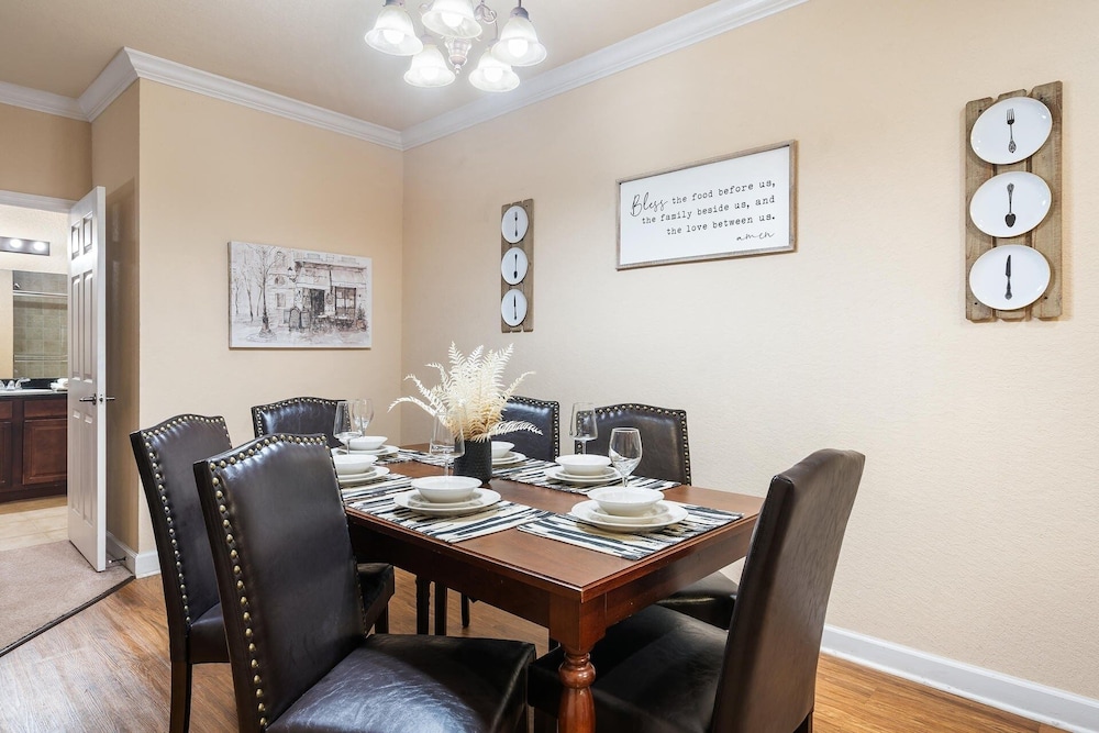 Tuscana Resort 2 Bedroom Condo Clubhouse Access 8 miles to Disney 2 Condo